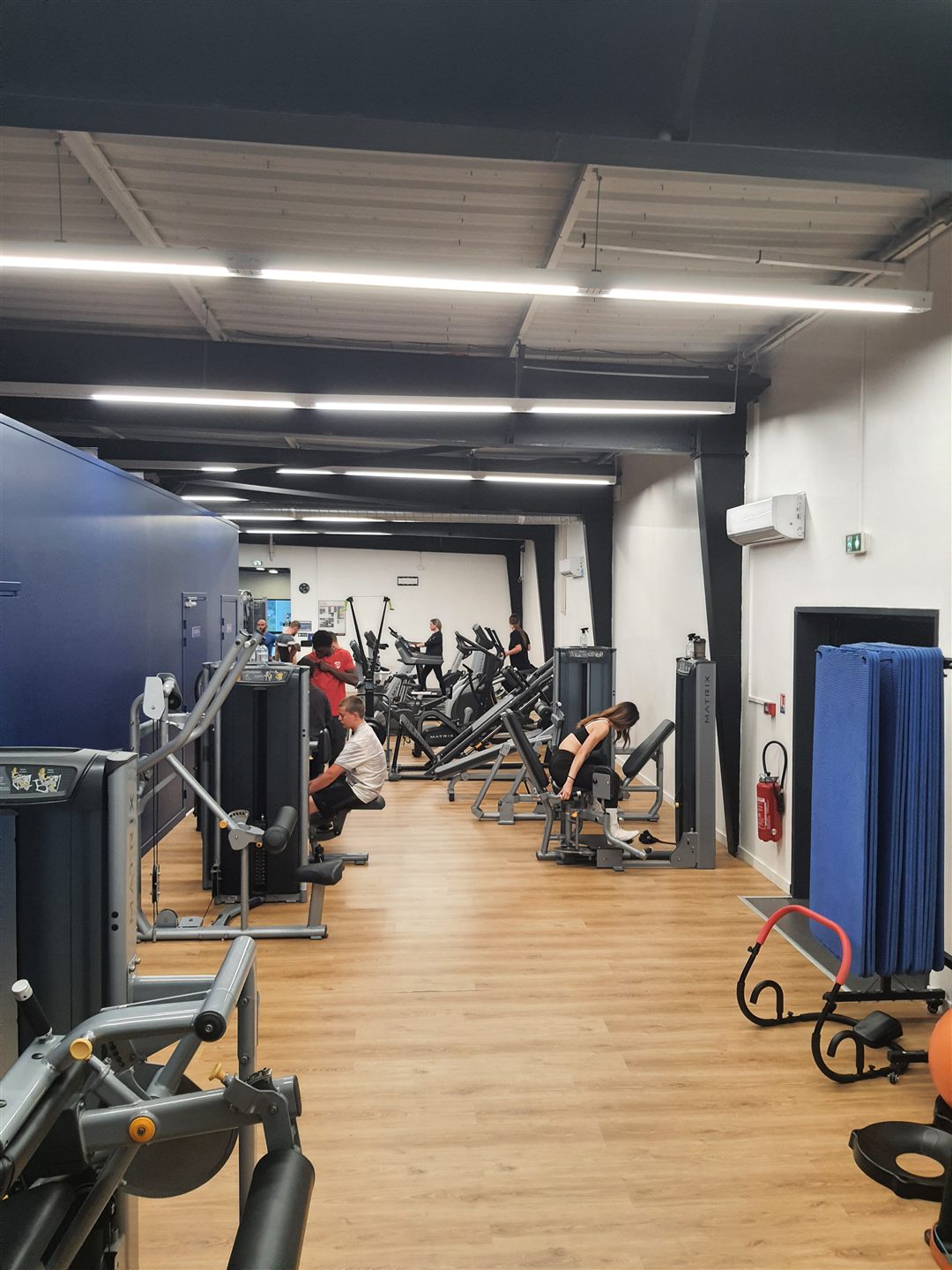 Vue de la salle de musculation à L'Orange bleue Locminé
